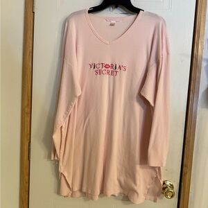 Victoria's Secret Sz L  Light Pink Night Shirt VGUC 😊😊
